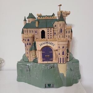 Harry Potter Hogwarts School Castle Deluxe Electronic Play Set Vtg 2001